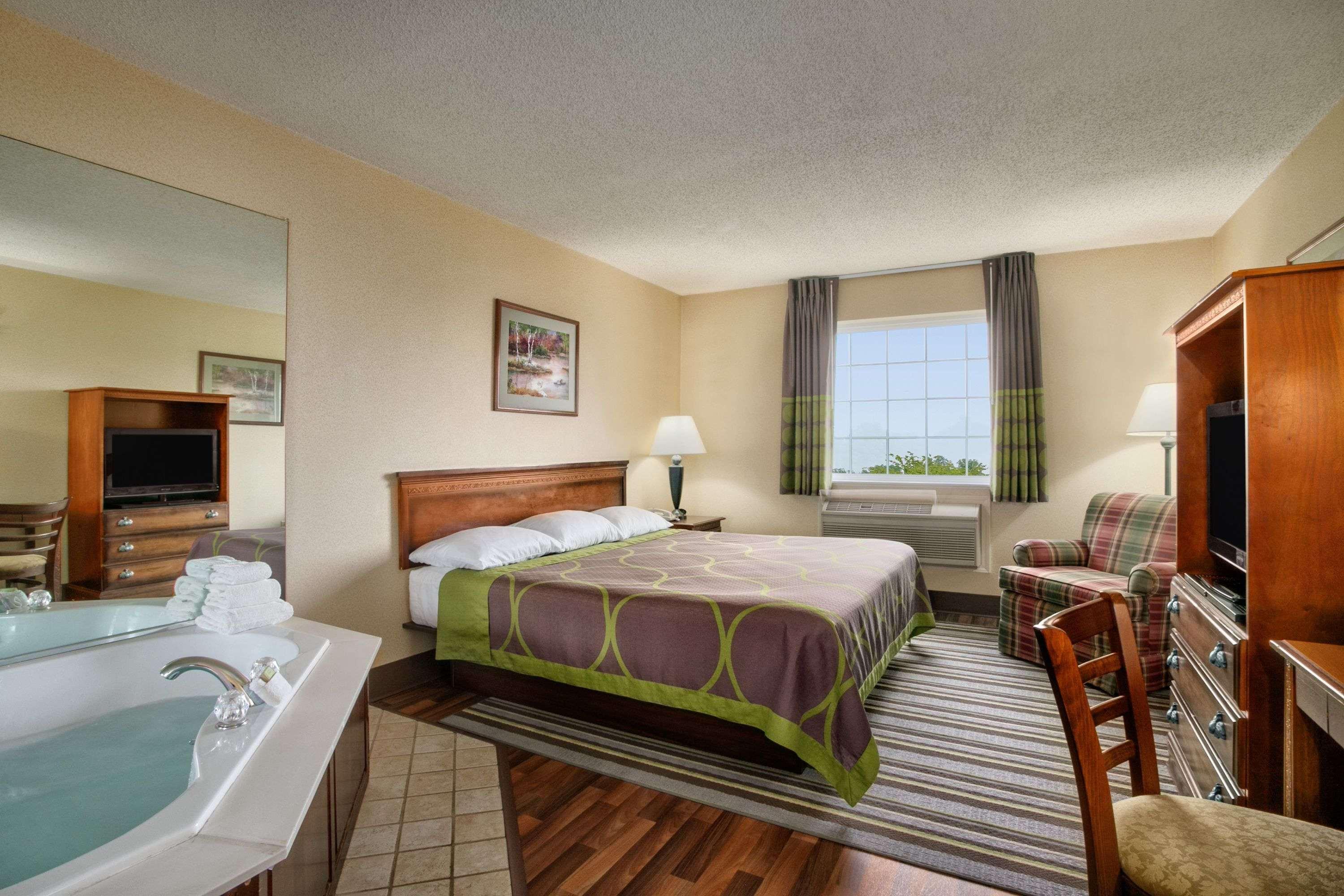 Super 8 By Wyndham Grayville Экстерьер фото
